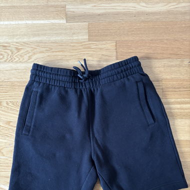 Kurze Trainerhose (schwarz)