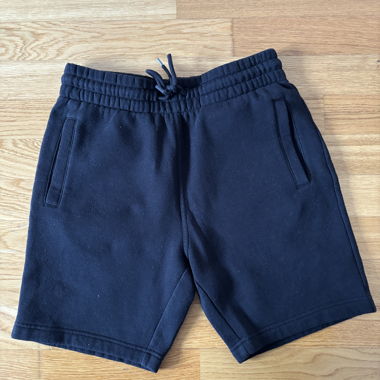 Kurze Trainerhose (schwarz)