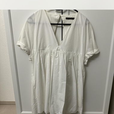 Robe blanche avec short intégré