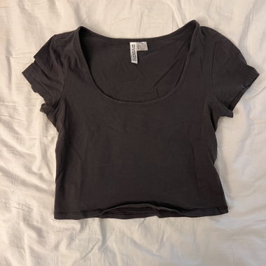 Grey T-shirt, short