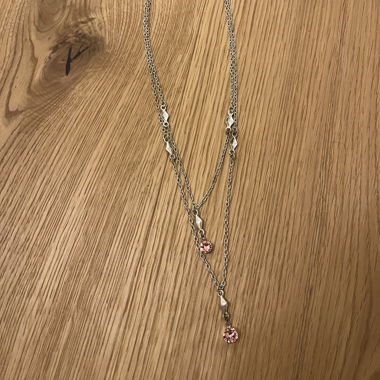 Kette mit rosa Steinen