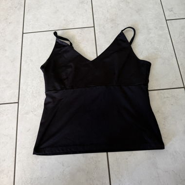 Schwarzes Tanktop mit Spaghettitraegern