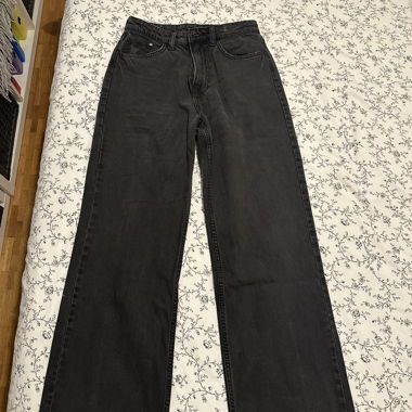 Schwarze Jeans mit weitem Schnitt