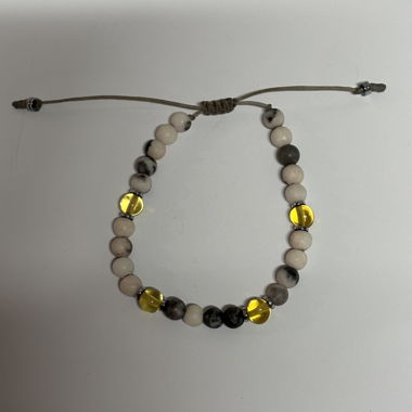 Bracelet jaune en ambre et perlé gris