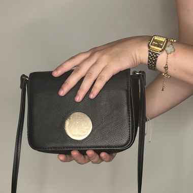 Umhängetasche schwarz mit Golddetail