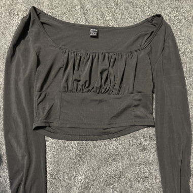 Top corto nero a maniche lunghe Shein