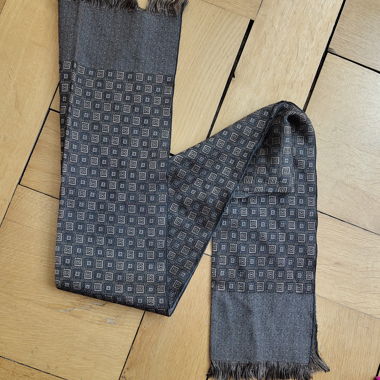 Patterned Gray Scarf