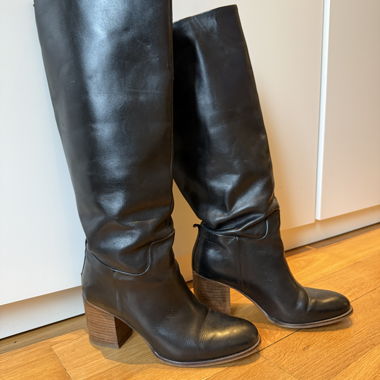 Stivali alti in pelle nera Mango, EU 39
