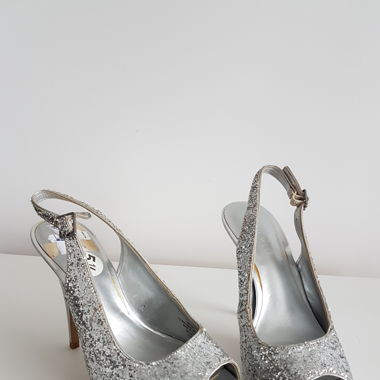 Glitzernde Stiletto-Pumps Silberig