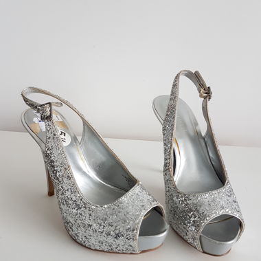 Glitzernde Stiletto-Pumps Silberig