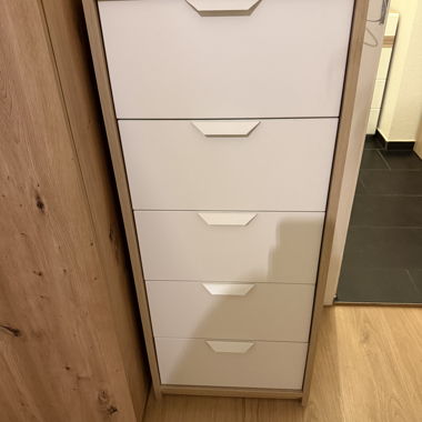 Narrow white chest of drawers