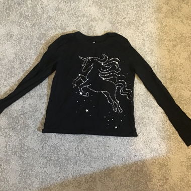 Schwarzes lang ärmiges Unicorn tshirt