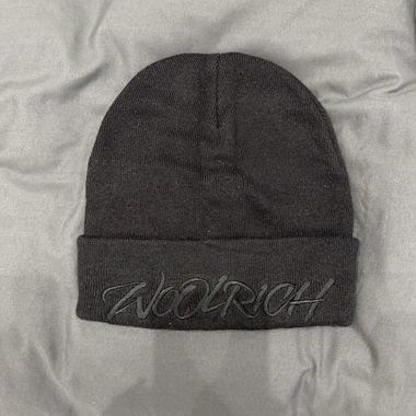 Vendo Berretto Woolrich nero 