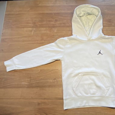 Sweat-shirt white. Size: 128-132cm