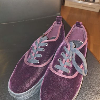 BordeauxRote Stoffschuhe