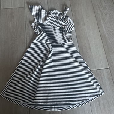 One-shoulder striped dress