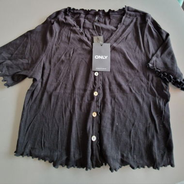 Top à faux boutons