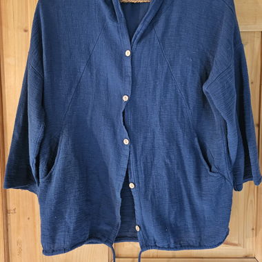 Giacca con cappuccio blu da donna con bottoni