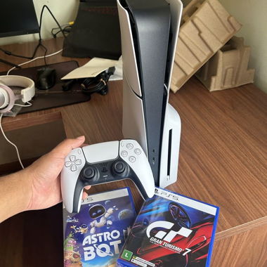 Console PS5 avec 2 jeux