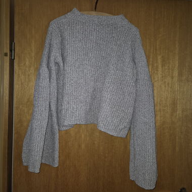Grey pullover with wide sleeves (soft)