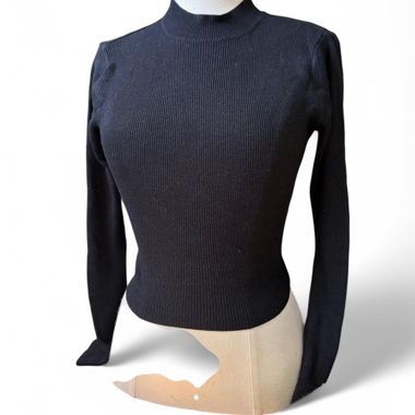 Pull noir simple