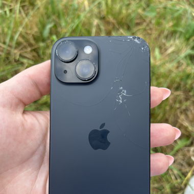 iPhone 15 schwarz 128GB - gerissene Rückscheibe