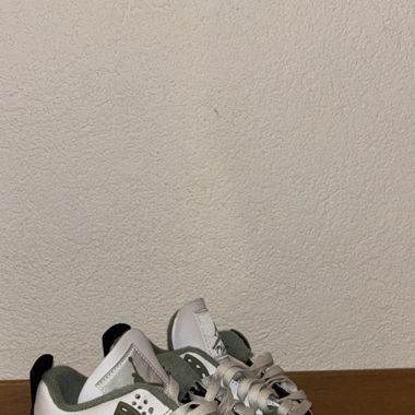 Jordan 4 