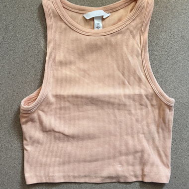 Top cropped a costine salmone H&M