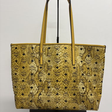Borsa shopper MCM gialla motivo serpente borchie