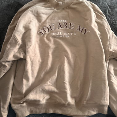 Bershka Sweatshirt "You Are My Soul Mate"