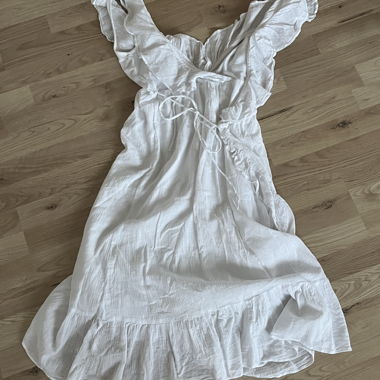 Weisses Wickelkleid