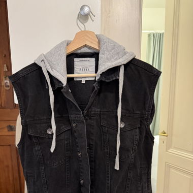 Gilet Jeans noir avec capuche