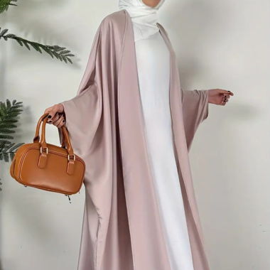 Kimono en satin tout nouveau jamais utiliser