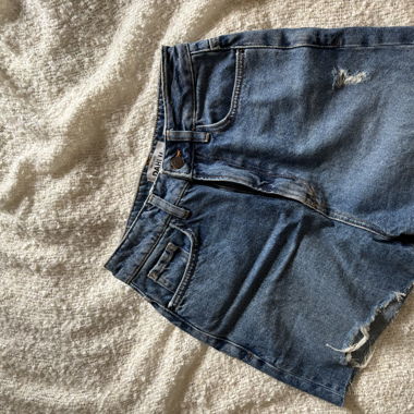 Blaue Jeansshorts