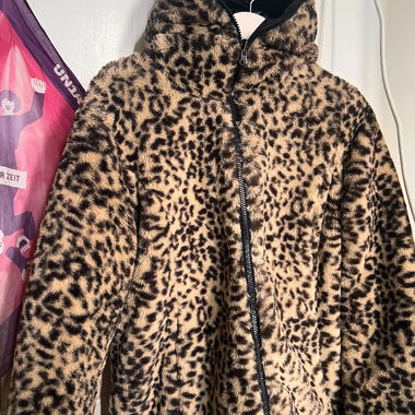 Go wild baby- jolie veste léo ou noir basique