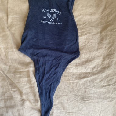 Crop/Body hanche visible 