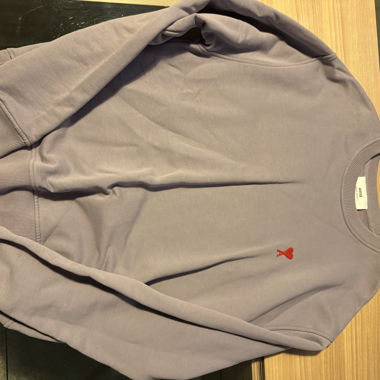 Sweatshirt Ami lila mit rotem Herz aus Baumwolle