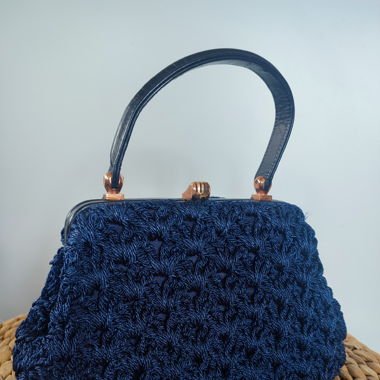 Petit sac bleu brodé vintage