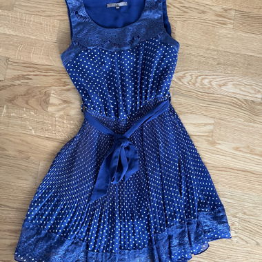 Blaue Punkte Sommerkleid 