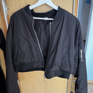 bomber crop