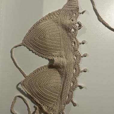 Haut de bikini au crochet beige