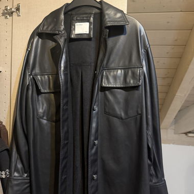 Blouson en cuir Bershka