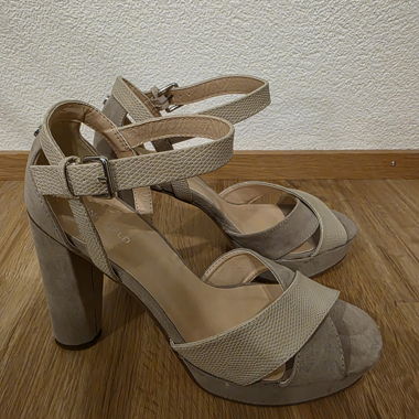 Beige High Heel Sandaletten mit Blockabsatz