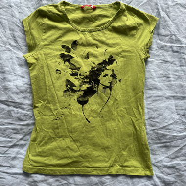 Grünes T-Shirt