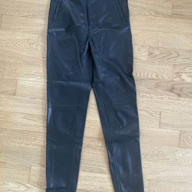 Pantaloni in finta pelle Zara neri XS