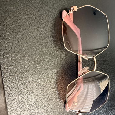 Lunettes de soleil GUESS avec étui