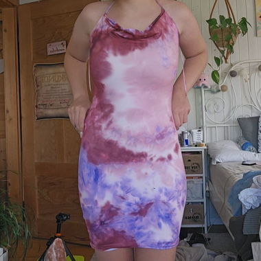 Enges Kleid