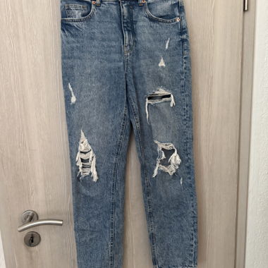 Jeans a vita alta strappato