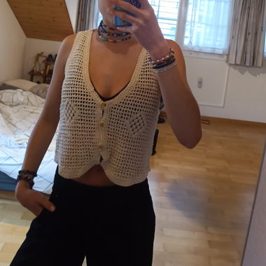 Strick Top mit Knöpfli 