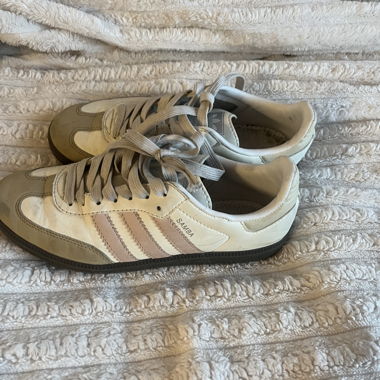 adidas Sambas
